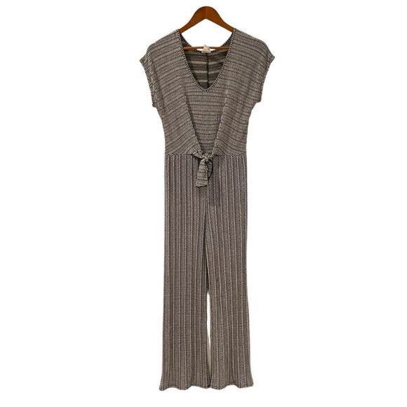 Caution to the wind patterned romper. Size medium - Picture 1 of 6